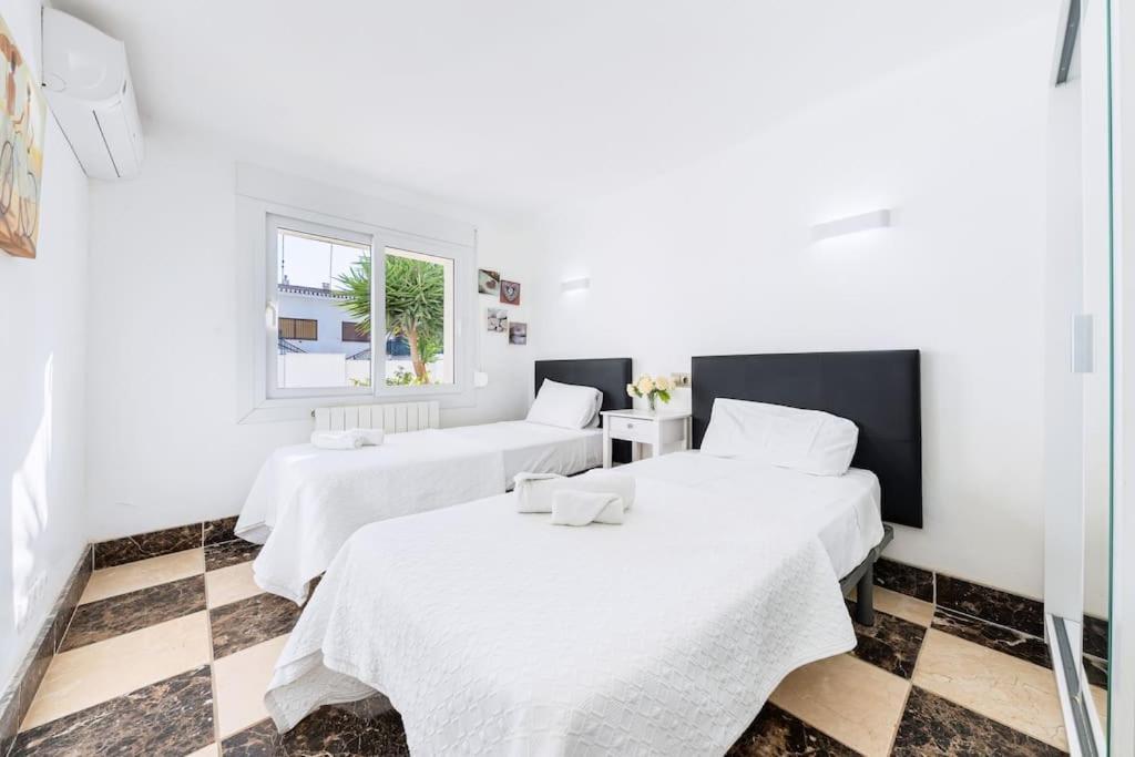 Entire Large Villa Next To Award-Winning Beach Campoamor Exterior photo